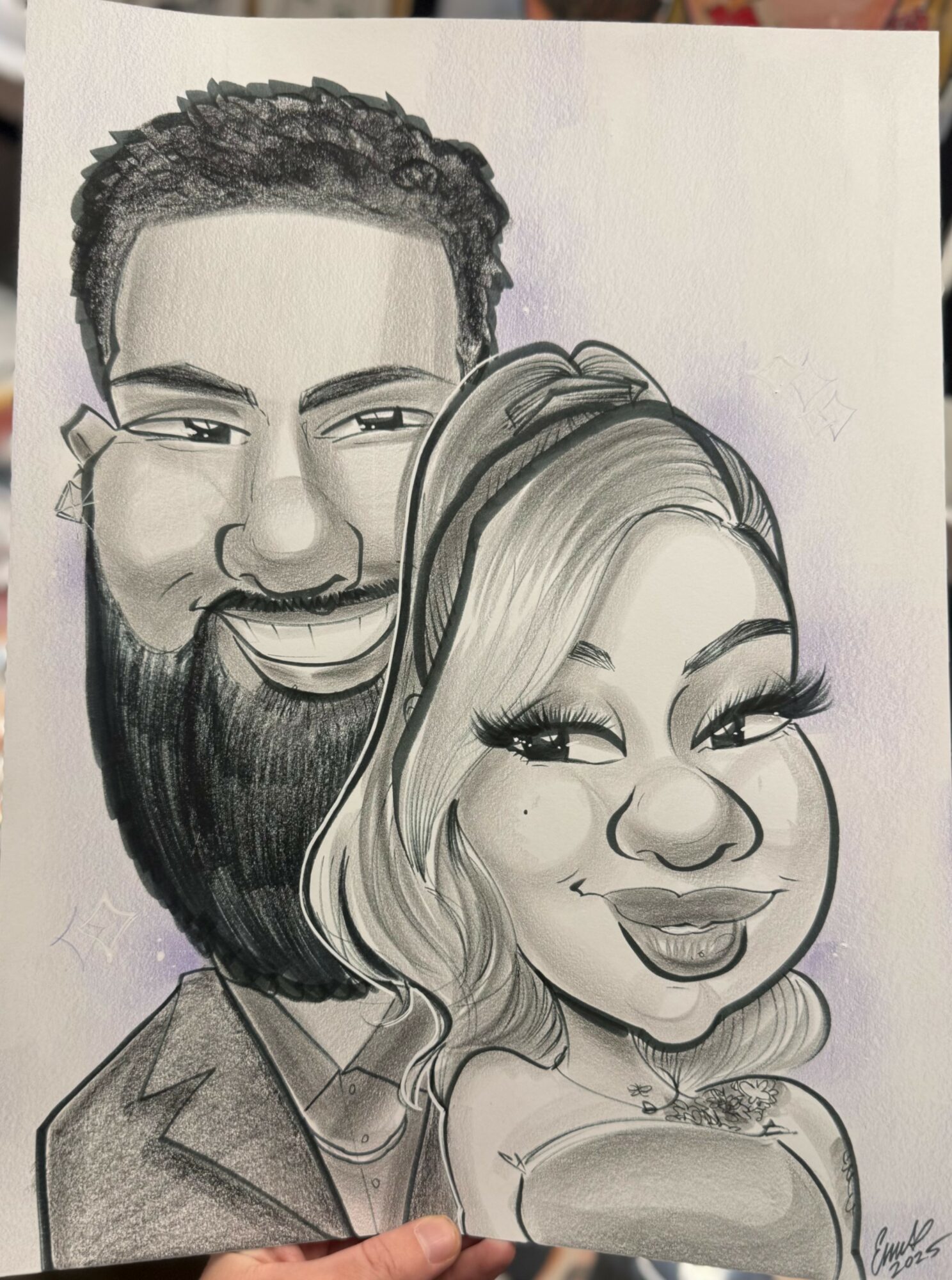 Black and white caricature of a smiling man with glasses and a beard, and a woman with long hair and makeup, both smiling.