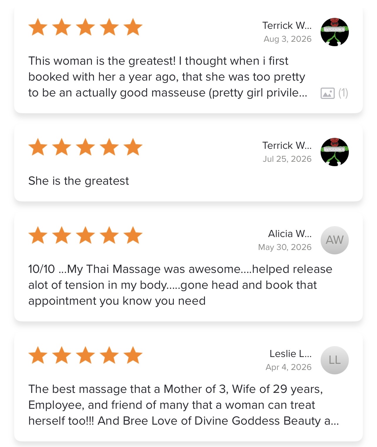 Three reviews with five-star ratings about massage experiences, mentioning satisfaction and effectiveness.