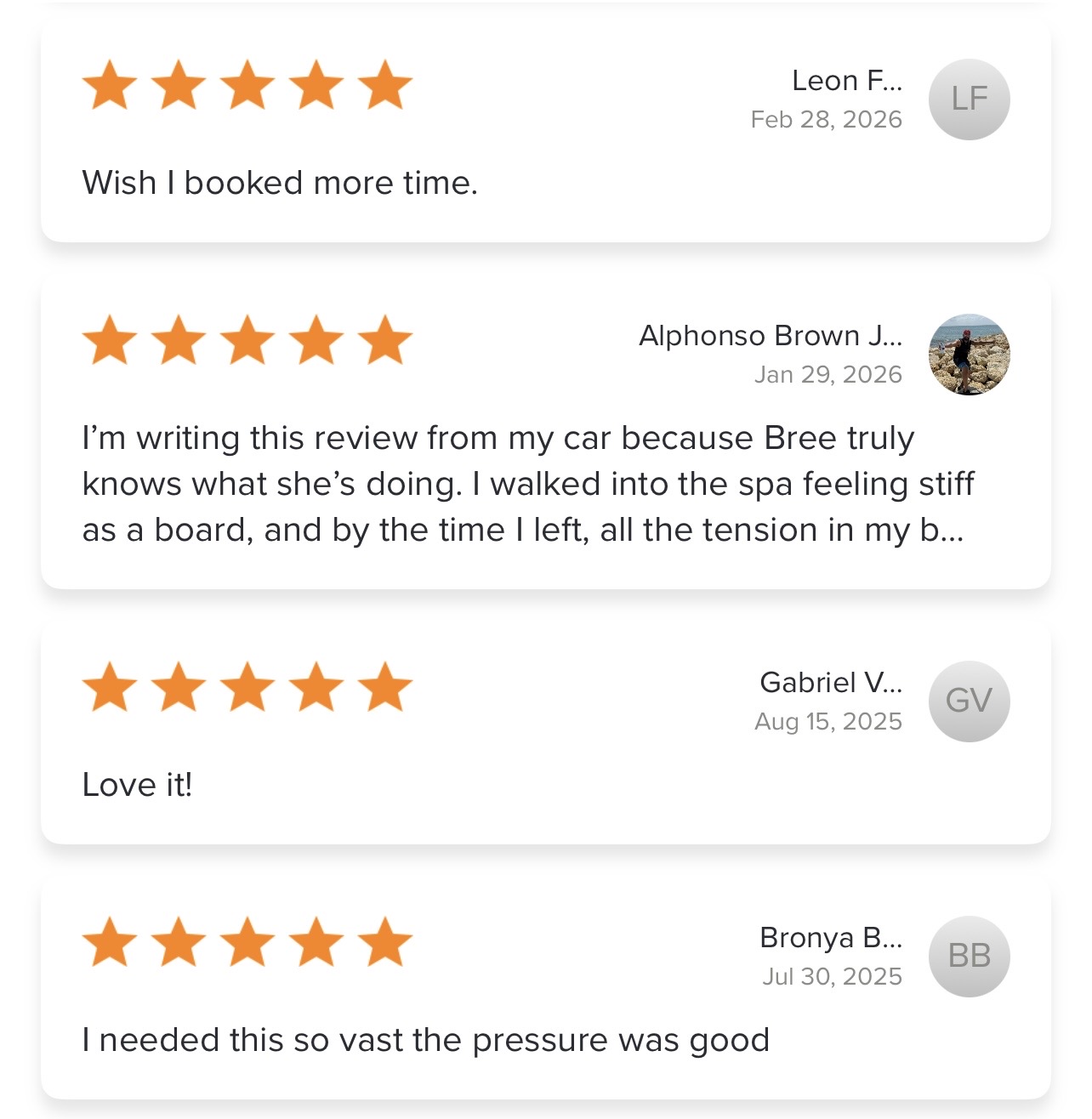 Four reviews with five-star ratings, comments about booking, service, love, and pressure, and initials with dates.